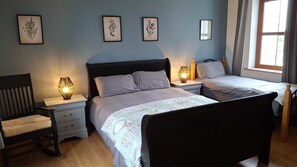 3 slaapkamers, een strijkplank/strijkijzer, gratis wifi, beddengoed