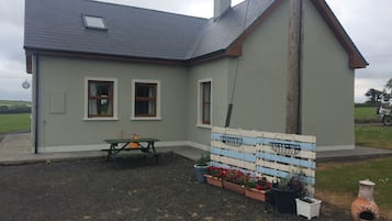 House | Outdoor dining