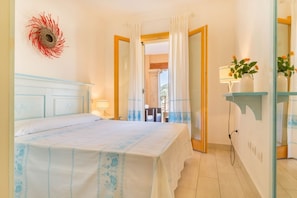 2 bedrooms, iron/ironing board, free WiFi, bed sheets - PAVONCELLE - Apartment in Villasimius with private garden, near the sea (Villasimius)