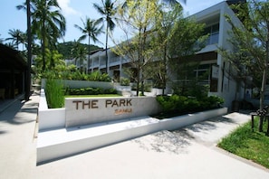 Apartment, 2 Bedrooms, Balcony | Property entrance