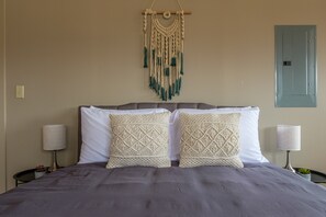 Signature Suite, 1 Bedroom, Kitchen | Individually furnished, laptop workspace, iron/ironing board, free WiFi - 1 & 2 BR Apts w/ Gym, WiFi & Laundry by Frontdesk (Cleveland)