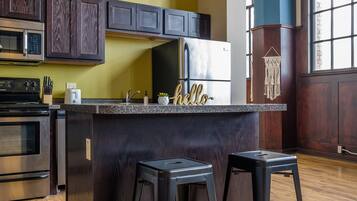 Deluxe Suite, 1 Bedroom, Private Bathroom | Private kitchen | Full-sized fridge, microwave, oven, stovetop