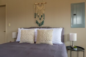 Signature Suite, 1 Bedroom, Kitchen | Individually furnished, laptop workspace, iron/ironing board, free WiFi - 1 & 2 BR Apts w/ Gym, WiFi & Laundry by Frontdesk (Cleveland)
