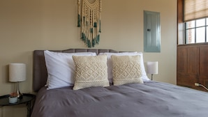 Signature Suite, 1 Bedroom, Kitchen - 1 & 2 BR Apts w/ Gym, WiFi & Laundry by Frontdesk (Cleveland)