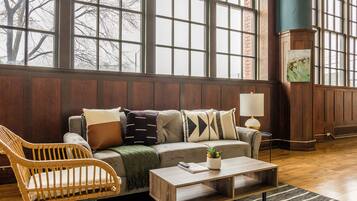 Signature Suite, 1 Bedroom, Kitchen | Living room | 43-inch Smart TV with digital channels, TV, Netflix