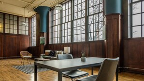 Signature Suite, 1 Bedroom, Kitchen | In-room dining - 1 & 2 BR Apts w/ Gym, WiFi & Laundry by Frontdesk (Cleveland)
