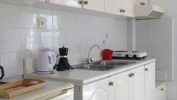 Apartment, 1 Bedroom, Balcony, Garden View | Interior