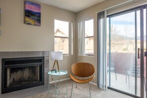 Interior - 2 Bedroom Apartment w/ Pool, Balcony & WiFi by Frontdesk (Albuquerque)