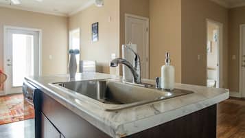 Standard Apartment, 2 Bedrooms, Pool Access, City View | Private kitchen | Full-sized fridge, microwave, oven, stovetop