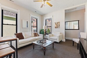 House, Private Bathroom, City View (707) | Lounge - Indy Stadium Villas 707 (Indianapolis)