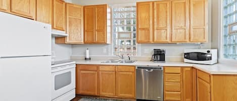 House, Private Bathroom, City View (707) | Shared kitchen