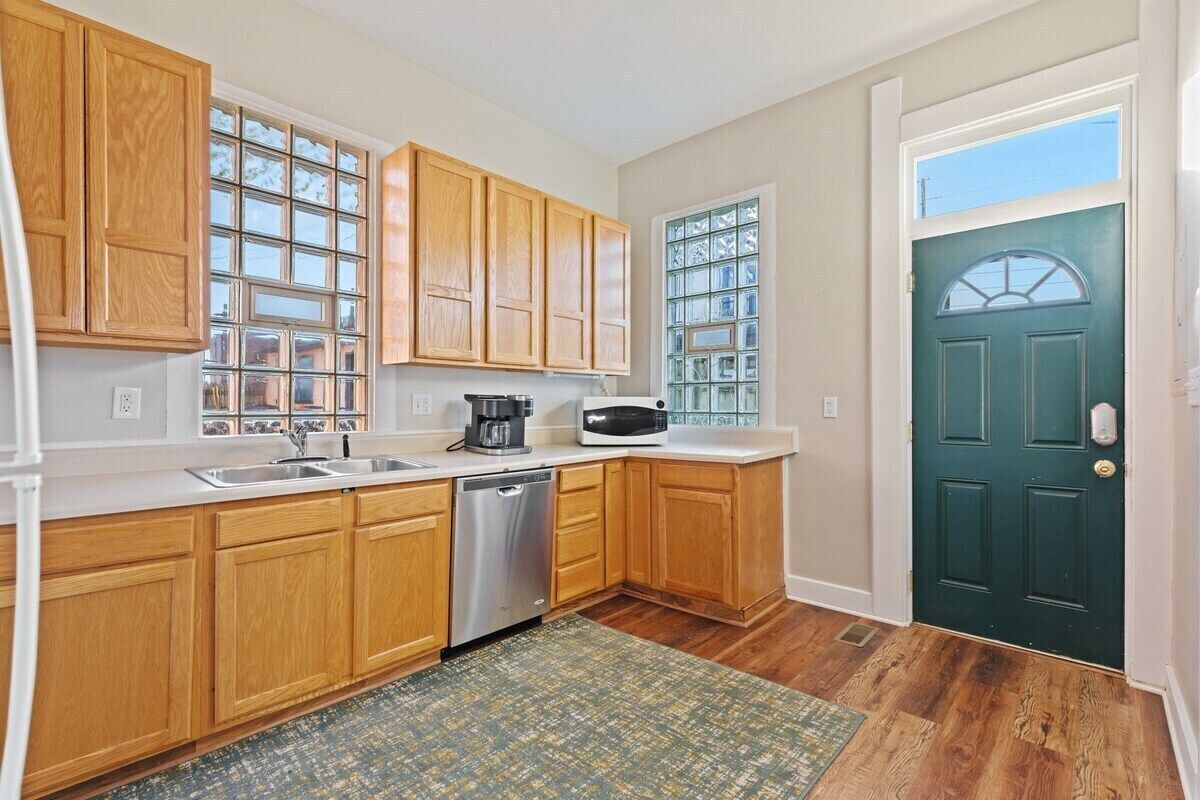 House, Private Bathroom, City View (707) | Shared kitchen