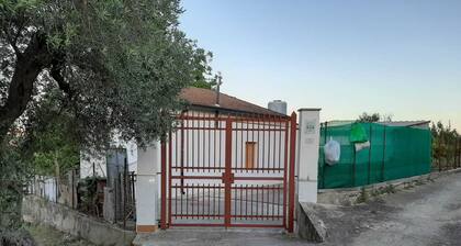 ISOLATED VILLA A FEW STEPS FROM THE COUNTRY, RELAX AND OPPORTUNITIES.