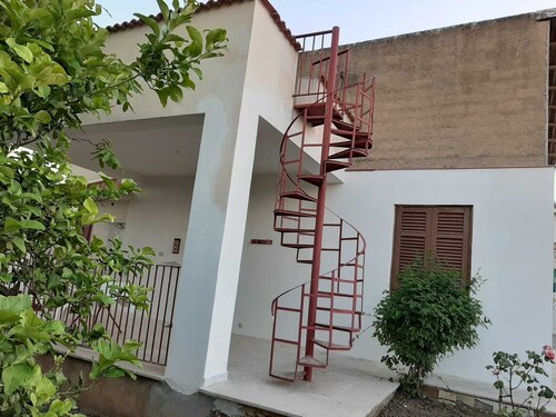 ISOLATED VILLA A FEW STEPS FROM THE COUNTRY, RELAX AND OPPORTUNITIES.