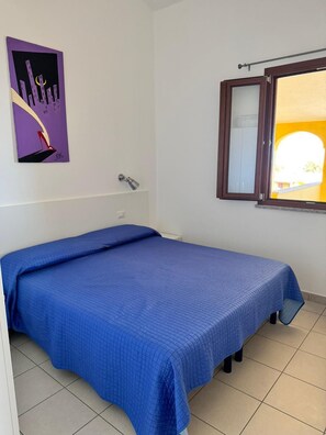 2 bedrooms, travel crib, free WiFi, bed sheets