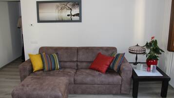 Apartment, 1 Bedroom, Refrigerator | Interior