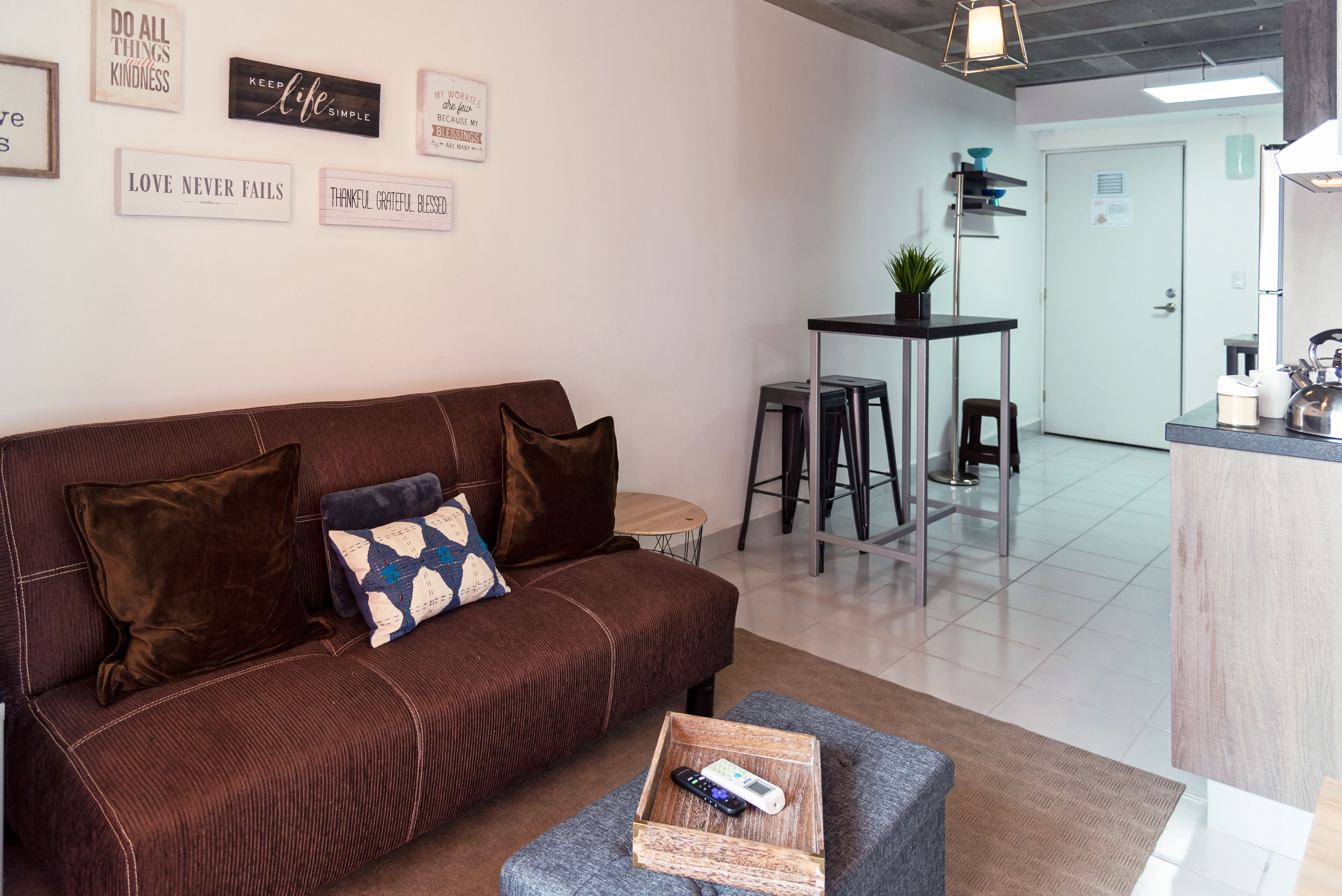 Departamento, 2 habitaciones | Área de sala de estar | Televisión de pantalla plana 