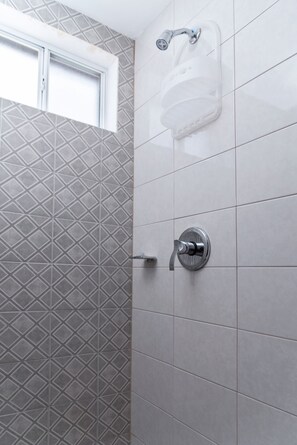 Apartment, 2 Bedrooms | Bathroom shower - Departamento Centro, 2hab, 1 sofácama, 2 baños by Mty. Living T402 (Monterrey)