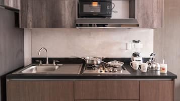 Departamento, 2 habitaciones | Cocina privada | Refrigerador con congelador, microondas y parrilla de estufa