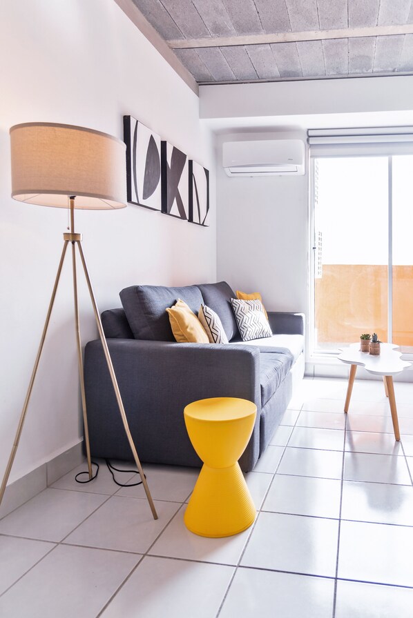 Apartment, 2 Bedrooms | Living area
