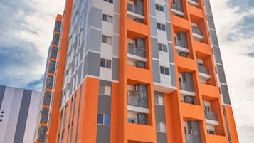 Vista frontal de la propiedad