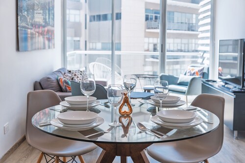 Bright, Comfy w Terrace Apt 1KSB, 1BD, 1 SofaB, 2BTH by Mty Living