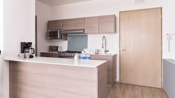 Apartemen, 2 kamar tidur | Dapur pribadi | Lemari es besar, microwave, oven, dan kompor