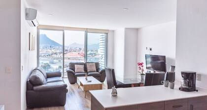 Apartment pool and gym. 6 pers. 1 KSB, 2SB, 1 TwinB, 2BTH by Mty. Living