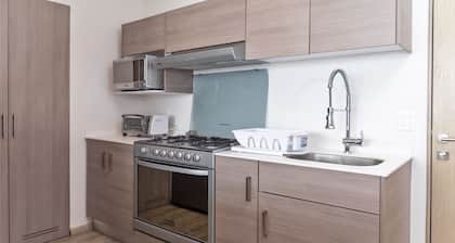 Apartment pool and gym. 6 pers. 1 KSB, 2SB, 1 TwinB, 2BTH by Mty. Living