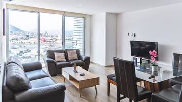 Apartemen, 2 kamar tidur | Area keluarga | TV layar datar