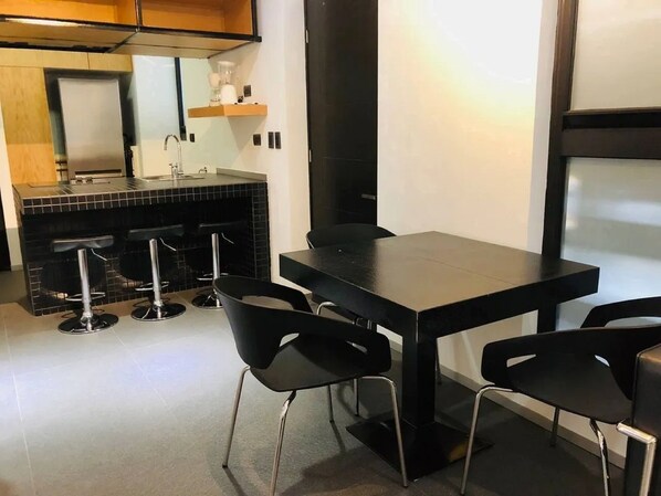 Apartment, 2 Schlafzimmer | Wohnbereich | Flachbildfernseher