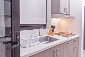 Apartment, 2 Bedrooms | Private kitchen