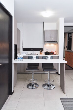 Apartment, 2 Bedrooms | In-room dining - Cómodo y seguro depto. Cerca de Centro de Monterrey y Santa Lucía by Mty. Living S21503 (Monterrey)