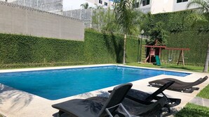 Kolam renang terbuka 