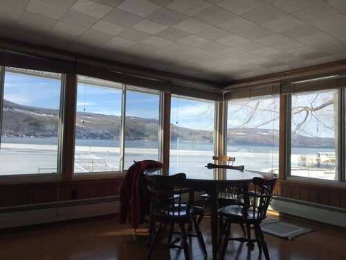 2 bedrooms, 1 Queen size sleeper sofa, 1 Bathroom - Sleeps 6  