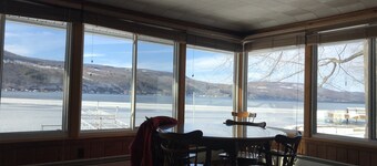 2 bedrooms, 1 Queen size sleeper sofa, 1 Bathroom - Sleeps 6  