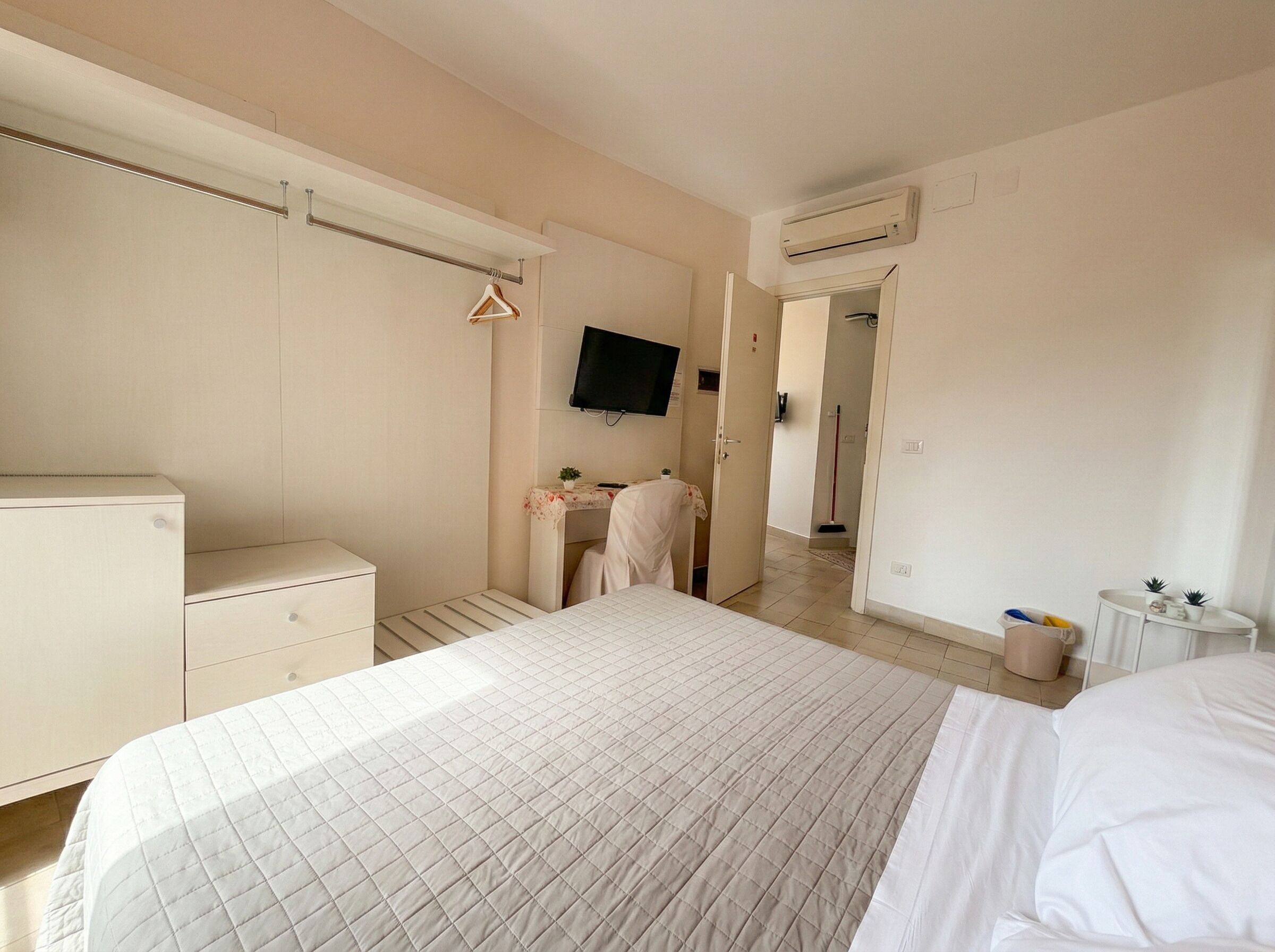 Comfort Double or Twin Room, Tower | Gebar bulu kapas, bar mini, meja, Wi-fi percuma 