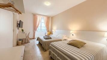 ํธ๋ฆฌํ๋ฃธ, ๋ฐ์ฝ๋, ๋ถ๋ถ ๋ฐ๋ค ์ ๋ง | ์ค๋ฆฌ/๊ฑฐ์ํธ ์ด๋ถ, ๋ฏธ๋๋ฐ, ์ฑ
์, ๋ฌด๋ฃ WiFi