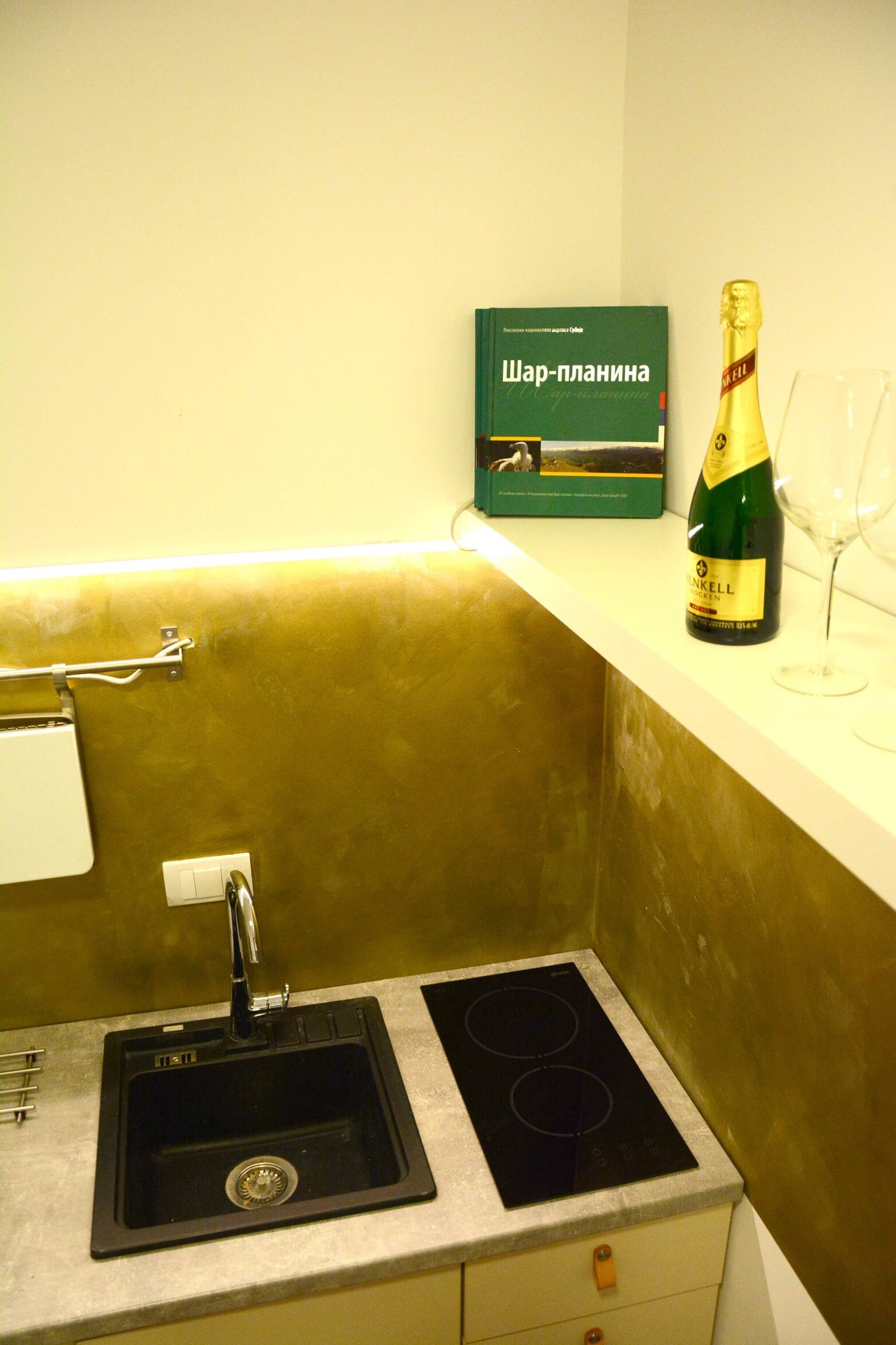 전자레인지, 커피/티 메이커, 전기 주전자, 식탁