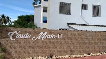 Condo, 2 phòng ngủ, hút thuốc, hồ bơi riêng | Mặt tiền nơi lưu trú