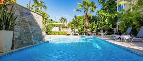 Condo, 2 habitaciones, para fumadores, alberca privada | Alberca | Alberca al aire libre