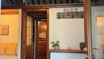 1 chambre, lit parapluie, Wi-Fi gratuit, draps fournis