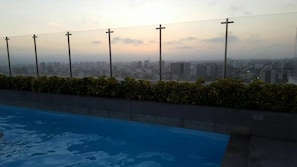 Outdoor pool - Ur Place Rentals - Modern 3bdrm, Swimming Pool And Gym (Lima)
