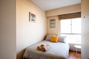 3 bedrooms, travel cot