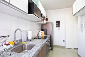 Stovetop, coffee/tea maker - Ur Place Rentals - Modern 3bdrm, Swimming Pool And Gym (Lima)