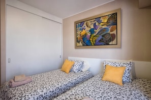 3 bedrooms, travel crib - Ur Place Rentals - Modern 3bdrm, Swimming Pool And Gym (Lima)