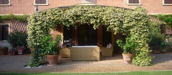 Questa elegante villa offre camere perfetto per viaggi di lavoro o di coppia