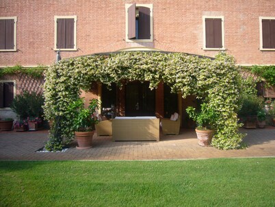 Questa elegante villa offre camere perfetto per viaggi di lavoro o di coppia