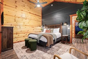 5 bedrooms, desk, iron/ironing board, free WiFi - Heated In-Cabin Pool~Game Room~Theatre~Views (Sevierville)