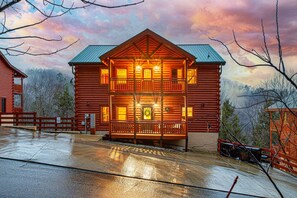 Exterior - Heated In-Cabin Pool~Game Room~Theatre~Views (Sevierville)